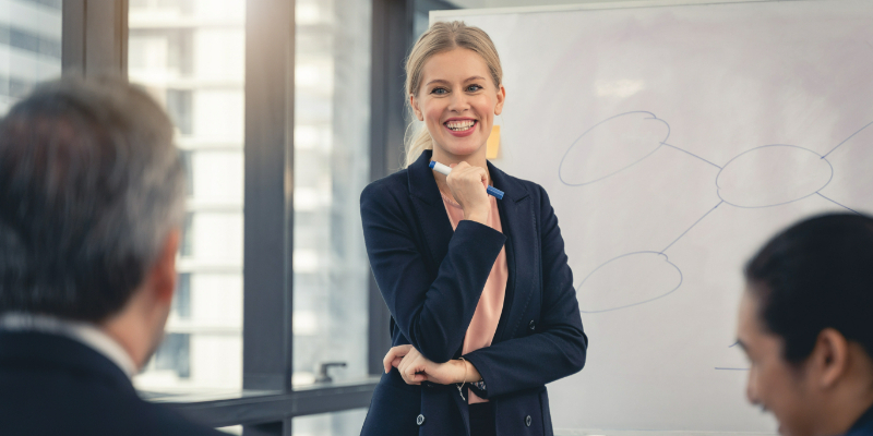 Kvinna som undervisar